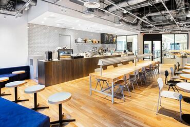 DEAN & DELUCA（ディーンアンドデルーカ） CAFE 新百合丘OPA店 商品の説明など"食"を通じて
お客さまとお話しする機会もたくさん♪
『話すことが好き』そんな方にオススメです＊