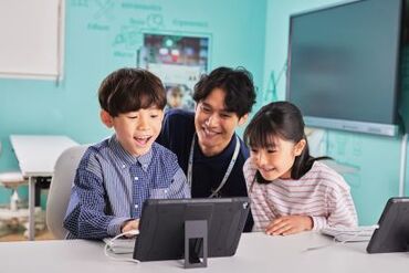 プログラミング教室 HALLO Kids Duo神戸西 【未経験歓迎】必要なのはPCスキルよりも子ども達の背中を押してあげる「リード力」♪主婦、大学生～社会人スタッフまで活躍中！