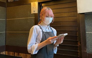 ＼落ち着いた雰囲気が特徴です／
常連さんも多く働きやすい
バイトデビューも大歓迎♪