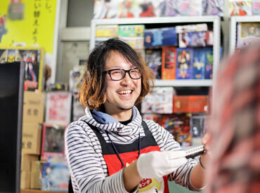 \自由なスタイルで働ける♪/
髪は何色でもOK!スウェット勤務もOK!
ネイル・ピアス・ヒゲぜ~んぶ自由★