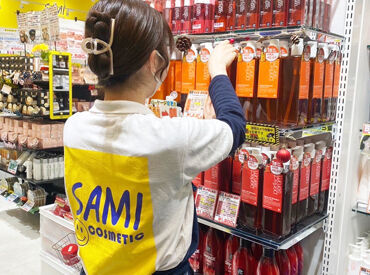 韓国コスメや雑貨を中心としたコスメショップ　COSMETIC SAMIで一緒に働きませんか？」
未経験＆バイトデビューさんも大歓迎！