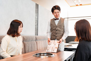 焼肉うしごろ　銀座店 人気の焼肉屋だから、お客様から直接”ありがとう”の言葉をいただく事も…
デート、記念日、お仕事利用様々で落ち着いた雰囲気