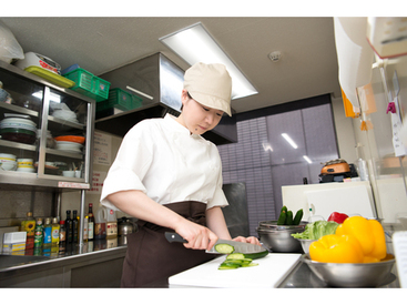 お仕事は仕込みから料理の提供まで多岐に渡ってお任せ致します!
スキルを活かしてお仕事しませんか?