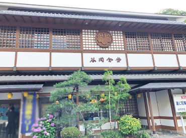 常連さんが多めだから接客がはじめてでも大丈夫★
力作業はやさしい店長が全部やってくれます♪(笑)
オシゴト復帰にもオススメ◎