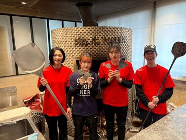 ピッツェリアマルブン 新居浜店 おもてなしを考えることはもちろん、
仲間同士の「ありがとう」を大切に
していてチームワークは抜群.+*