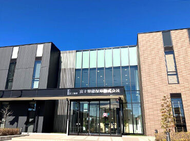 富士警備保障株式会社(GLP福岡粕屋) ≪20～50代の男性スタッフ活躍中≫
法定研修・現場での研修もあり、
未経験スタートでも安心できる環境