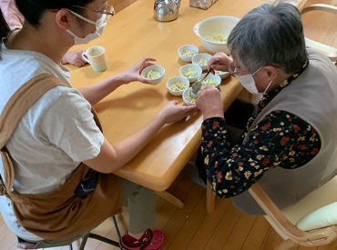 グループホームすみれ "介護の仕事って難しそう…"という方も大丈夫!
優しいSTAFFさんばかりなので
困ったことは何でも聞いてください◎"