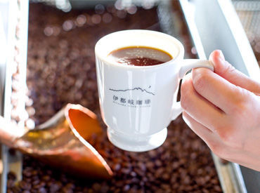 伊都岐珈琲　イオンタウン楽々園店 当店自慢のスペシャリティコーヒー♪
料理や本格珈琲の淹れ方が学べて
自宅でも活用できるスキルが身に付きます！