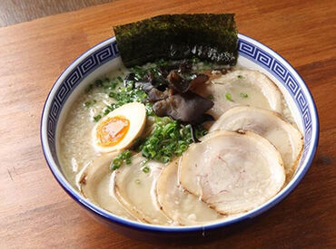 麺や具の素材からこだわった、とんこつラーメンが大人気！とんこつラーメンを社内割引で食べることもできますよ♪