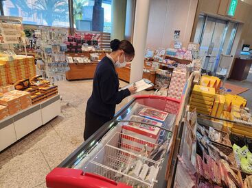売店も大切なフロント業務！フロントとして慣れるまでは先輩スタッフがしっかりフォローしてくれるので安心して働けます。
。