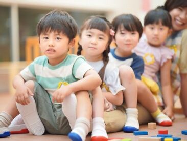 【幅広い年齢層が在籍！】
主婦さん・学生さん・フリーターさんetc...様々な方が活躍中♪
子供たちと楽しく遊びましょう◎