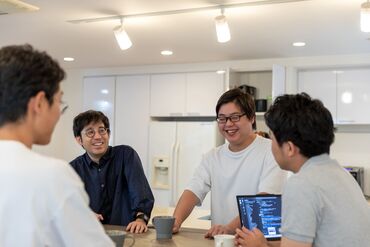 シンプルフォーム株式会社 建物の写真を撮って郵便ポストを確認するダケ☆
難しい作業は一切ありません！
一度覚えてしまえばできるシンプルな作業です◎