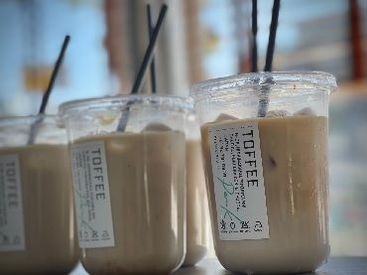 マイナビバイト カフェstaff Toffee 東京店のアルバイト バイト求人情報 山手線 東京駅 徒歩6分 千代田区 東京駅 丸の内 大手町駅周辺 週2日以上 1日4時間以上シフト自由 自己申告 30日ごとに提出 カフェ 仕事探しなら マイナビバイト東京版 J