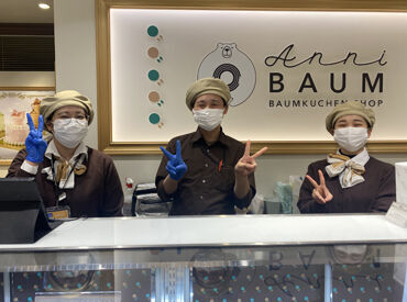 ＼初バイトにもオススメ♪／
「お祝いに」「サプライズに」
「自分へのご褒美に」…と、
嬉しい一日を彩るスイーツ販売☆
