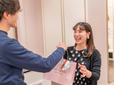 kate spade new york 酒々井プレミアム・アウトレット店 研修があるから、未経験でも安心◎
お気軽にご応募ください!