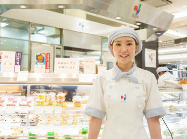 スタッフの約4割がバイト自体初めて♪
「社会人マナーも教えてもらえました」「指導もわかりやすい!」等丁寧な研修も好評◎