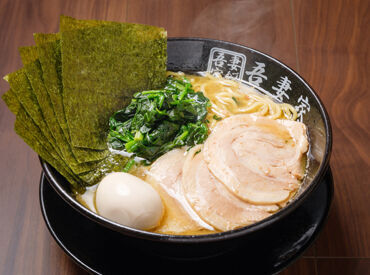 豚骨醤油ラーメン 吾妻家 メニュー数も居酒屋さんと比べると少なく、
イレギュラーな仕事はほとんどありません！
それでこの給与は…結構アツいです♪