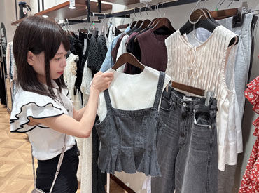 Enchante Lou Lou　ららぽーと愛知東郷店 オシャレを楽しみながら働ける環境です♪
知識などは必要ナシ◎
できることからお任せします！