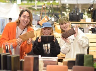 キャラトラステーション東京駅店[8171] "職場の雰囲気"も自慢の一つ♪
スタッフ同士の仲が良く
和気あいあいと楽しく働いています◎
welcome精神でお待ちしてます！