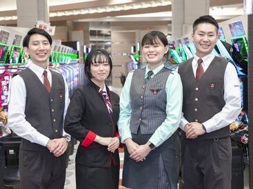 パチンコ・パチスロを知らない方でも研修がしっかりしているので安心!接客未経験の方でも楽しくお仕事を覚えていけますよ!