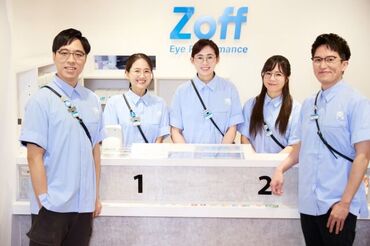 Zoff Marché イオン京都洛南SC店 「日本語での接客、不安…」「メガネに詳しくない」そんな方でもOK！
先輩スタッフがしっかりサポートします♪