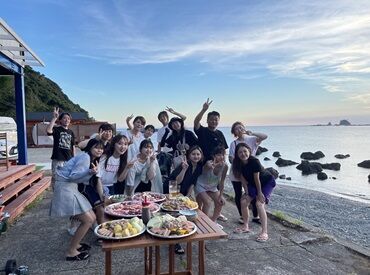 大学生、フリーターさん、主婦(夫)さん幅広い層が活躍中♪
土日祝は高時給1500円♪履歴書不要でラクラク即面接◎
オシャレも自由