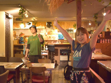 沖縄料理　うるま島ターチ ≪スタッフみんな仲良し◎≫
みーんなとても仲良し♪
風通しの良い職場です！
左にいるのが店長です（笑）