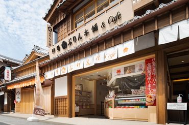 糀ぷりん本舗 おはらい町店 週3日から入れる、融通バッチリのシフト♪
家事や学業との調整も可能なので、
メリハリをつけて働けます◎