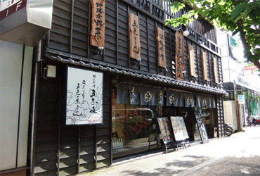 和の雰囲気が心地良い非日常空間♪
ゆったり落ち着いて働けるので、学生さんやバイトデビューの方、ブランクがある方も安心！