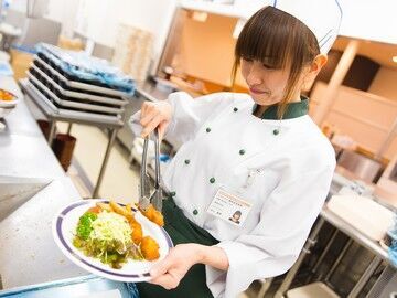 料理好きな方や未経験スタートの主婦も多数活躍中!
家庭でも活かせるお料理スキルが学べます♪
経験者は優遇&随時昇給もあり★