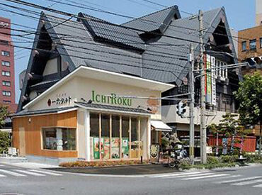 【松山駅から徒歩3分の好立地】
店内も落ち着いた雰囲気が特徴的◎
ご家族から宴会の席まで幅広くご利用いただいています。