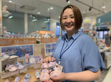 アスビーファムコロワ甲子園　 ≪未経験OK！≫
丁寧な研修があるのでバイトや接客が初めての方でも安心です！
お客様やスタッフ同士の会話も楽しい♪