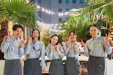 LOSANGELES BALCONY Terrace Restaurant & Moon Bar 「ありがとう」や「さっきの対応よかったよ！」etc.
チームワークの良さがジマン。だから、忙しい時でも楽しく働けるんです♪