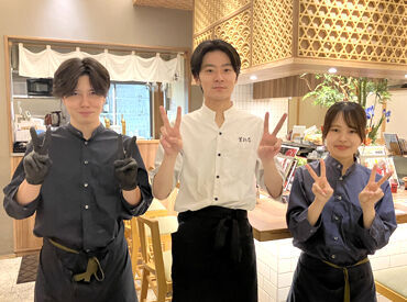 焼肉萬野 天王寺店 学校・ご家庭etc…『本業を大事に』できる職場が萬野屋！
理解してくれる店長だから、バイトも私生活も両方頑張れます★