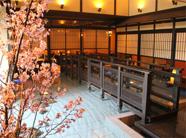 ＜衣山にある"茶家茶家"＞
お店の中に川が流れる♪
風情溢れる和食店！
パルティ衣山内で働きやすい★