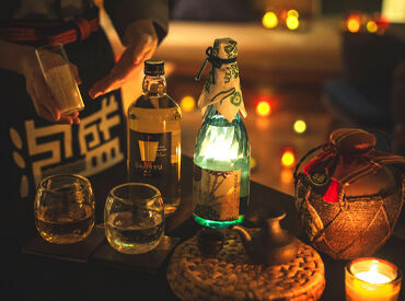 泡盛の歴史や飲み方などをご紹介するアクティビティ「泡盛コンシェルジュ」や、
飲み比べセットの販売、三線ライブなど開催！