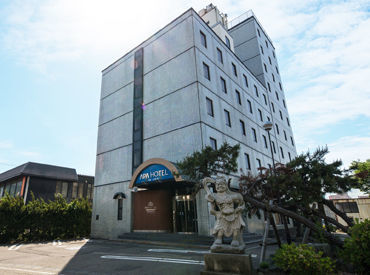 アパホテル（APA HOTEL）〈燕三条駅前〉 ＼スキマ時間を有効活用／
高時給だから効率よく稼げる！
昇給/社保完備/正社員登用
…大手ならではの高待遇◎