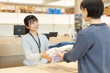 大手リユースショップ「セカンドストリート」
バイトデビュー・久しぶりのお仕事復帰も大歓迎!
幅広い年代のスタッフが活躍中!