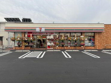 セブンイレブン 甲府下石田２丁目店 明るくチームワークの良いお店です。初めてのアルバイトでも丁寧に教えますので安心してください。外国人従業員も活躍中！