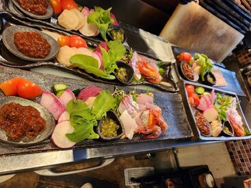 うまい野菜とあかしの魚一（はじめ） 見ているのも楽しいお料理の数々♪
あなたのお仕事が、お客様の「おいしい！」に繋がります◎