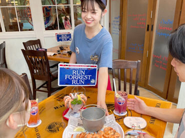 バイトは高校生～大学生がメイン！
明るくって面倒見の良いメンバーばかりだから
定着率もバツグンなんです♪*