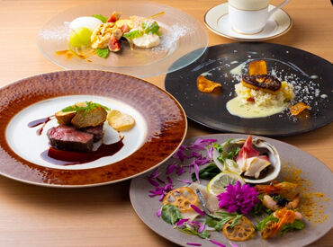 お店は、ソムリエでもあるオーナーが厳選するワインが自慢。
料理とワインのマリアージュをお楽しみいただいています。