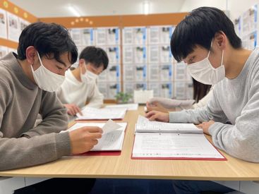 《文系学生さん必見!》
自分の受験経験を生かして
小・中・高校生の勉強をサポート
スキマ時間にしっかり稼げます!
未経験OK!