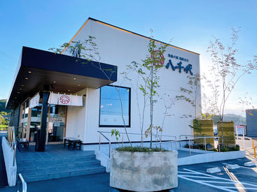 道路沿いで地元でもわかりやすい有名店♪
店舗の外装も内装も清潔感抜群です♪
綺麗なお店で働きませんか？
未経験者も大歓迎◎