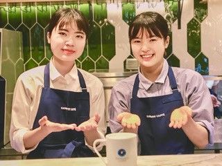 エクセルシオールカフェ 三田店 まずは笑顔で「いらっしゃいませ」が言えればOK！
ラテアートはハート型の作り方など基本から丁寧にお教えします♪