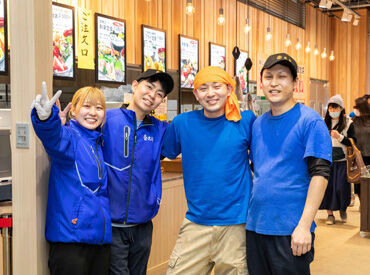 魚太郎 一宮店 未経験で全然OK♪
みんなで協力しながら楽しく働いています◎
学生さんも多数活躍中！