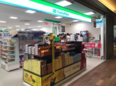 サクラマチ2Fにあるファミリーマート！
もしかしたら目の前を通った事があるかも♪
町の中心にあるから通勤も便利！