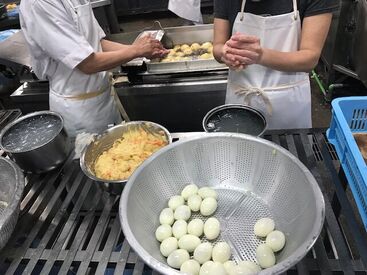 “どんな感じで作業するんだろう？”
と気になる方は【職場見学】も可能です!!

＼お子様を連れての面接もOK／