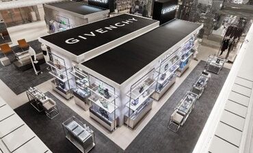 ラグジュアリーブランド
GIVENCHY（ジバンシィ）