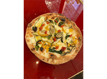 Gino Sorbillo Artista pizza Napoletana アクセス抜群で便利な立地☆
仕事の前や後に食事やショッピングも楽しめます♪